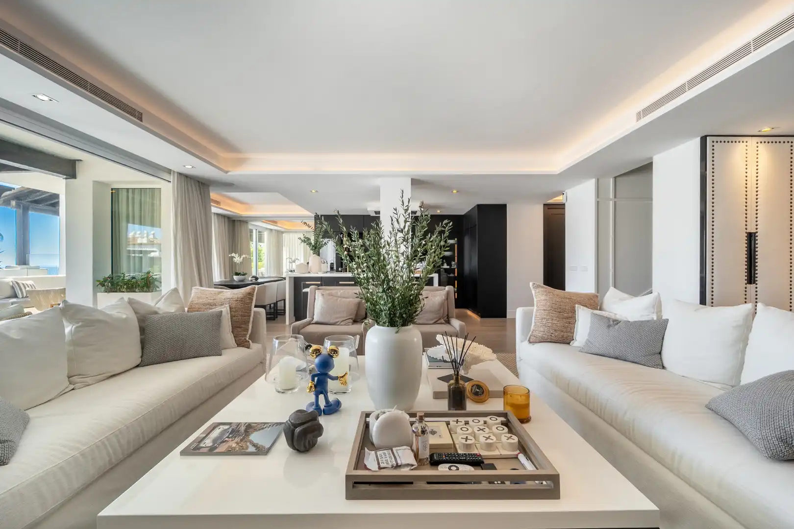 Sala de estar de Ático en venta en Marbella con Aire acondicionado, Terraza y Trastero