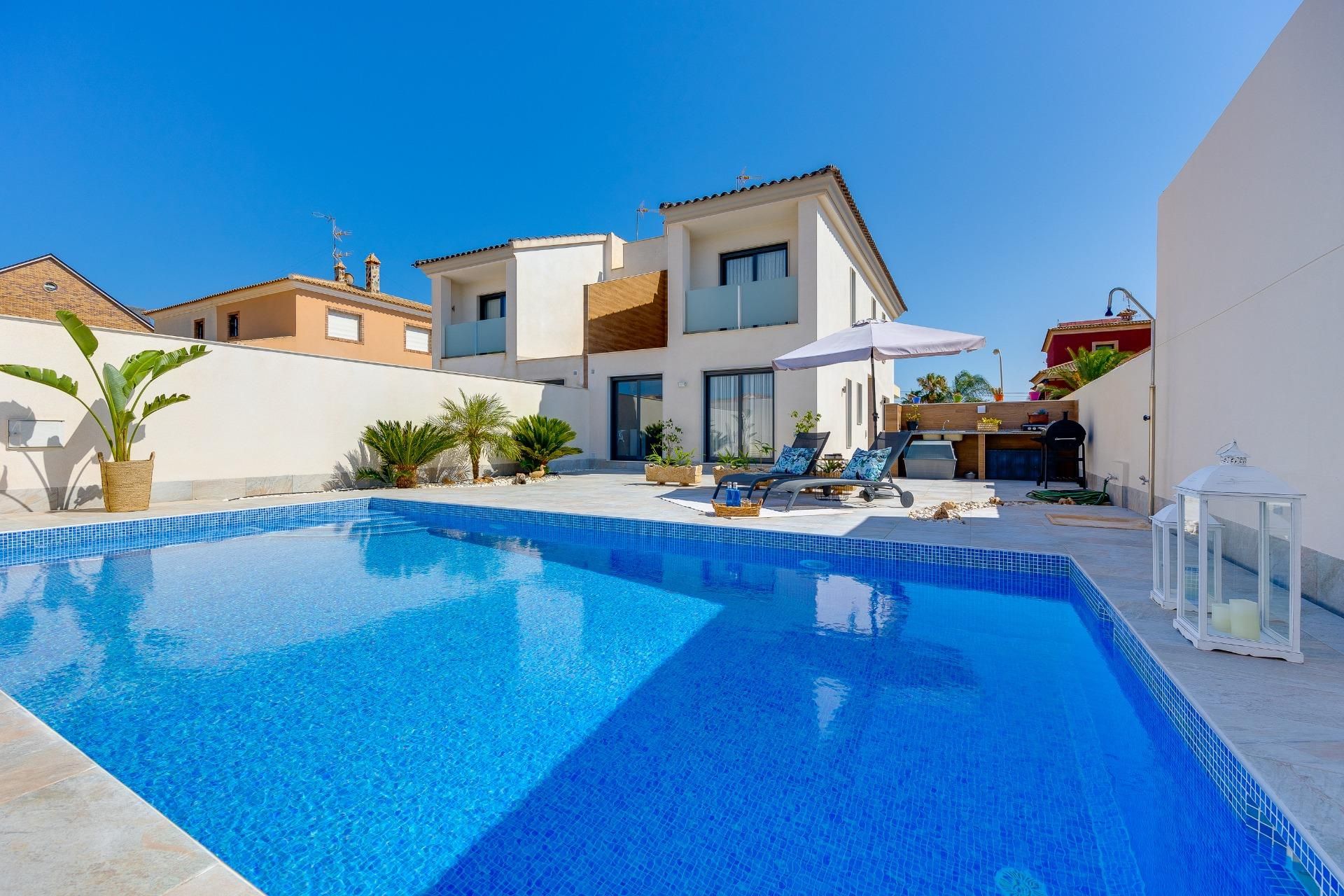 Swimming pool of House or chalet for sale in Torrevieja  with Private garden and Community pool