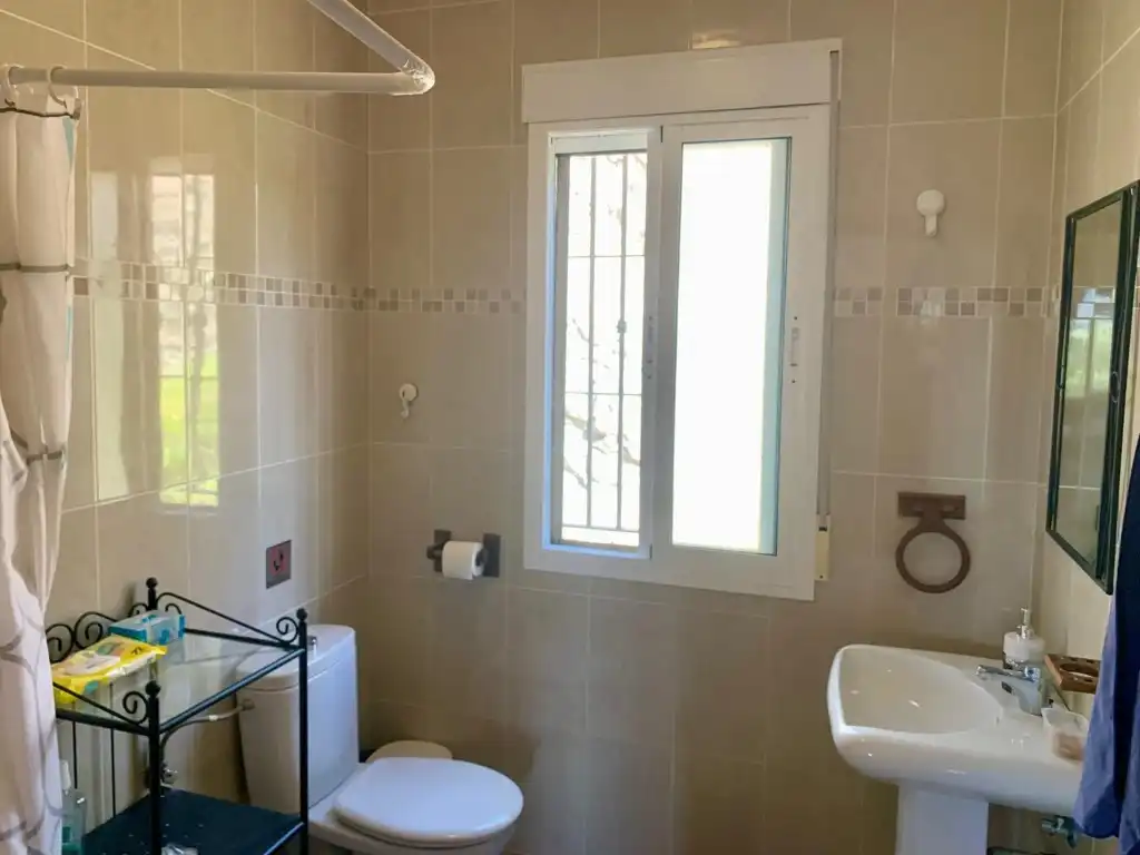 Bany de Casa o xalet en venda en Viñuela amb Aire condicionat, Jardí privat i Terrassa