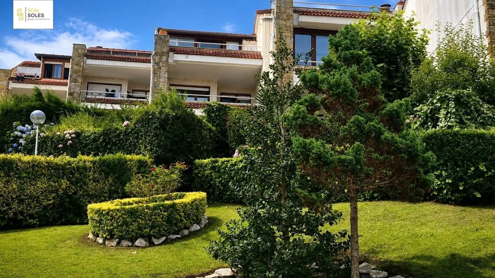 Vista exterior de Planta baja en venta en Miengo con Calefacción, Jardín privado y Terraza