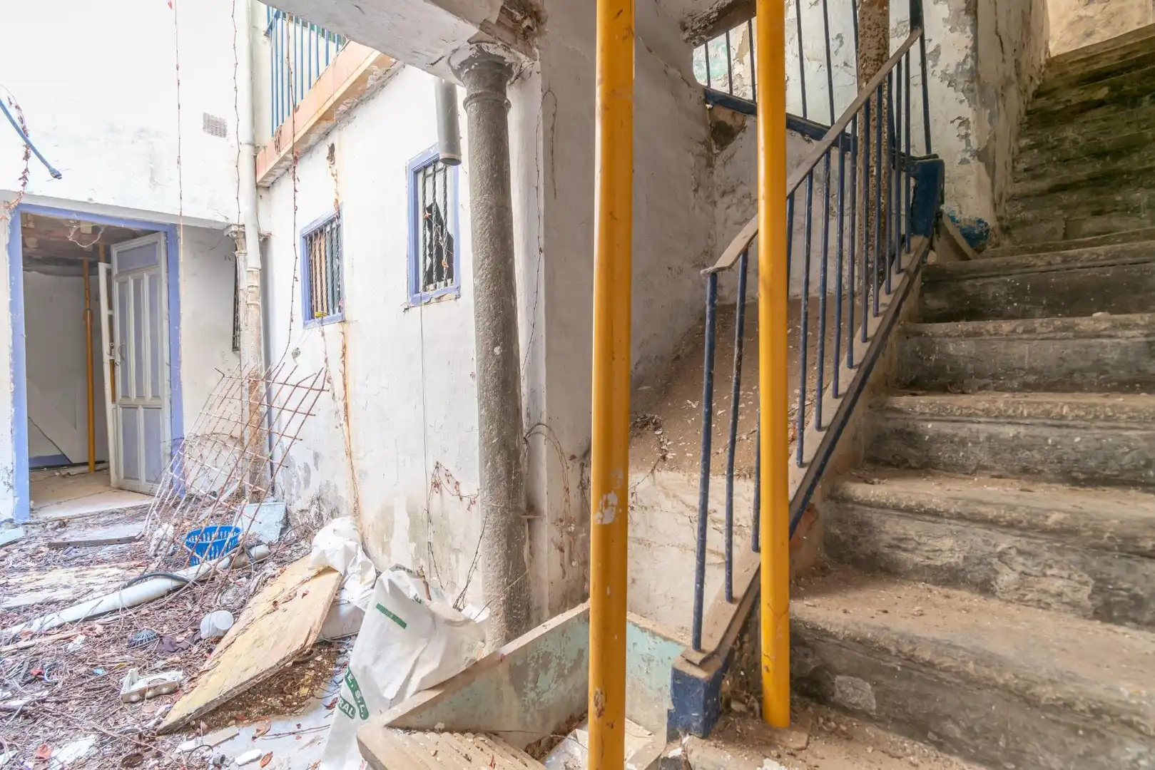 Vista exterior de Edificio en venta en Granada