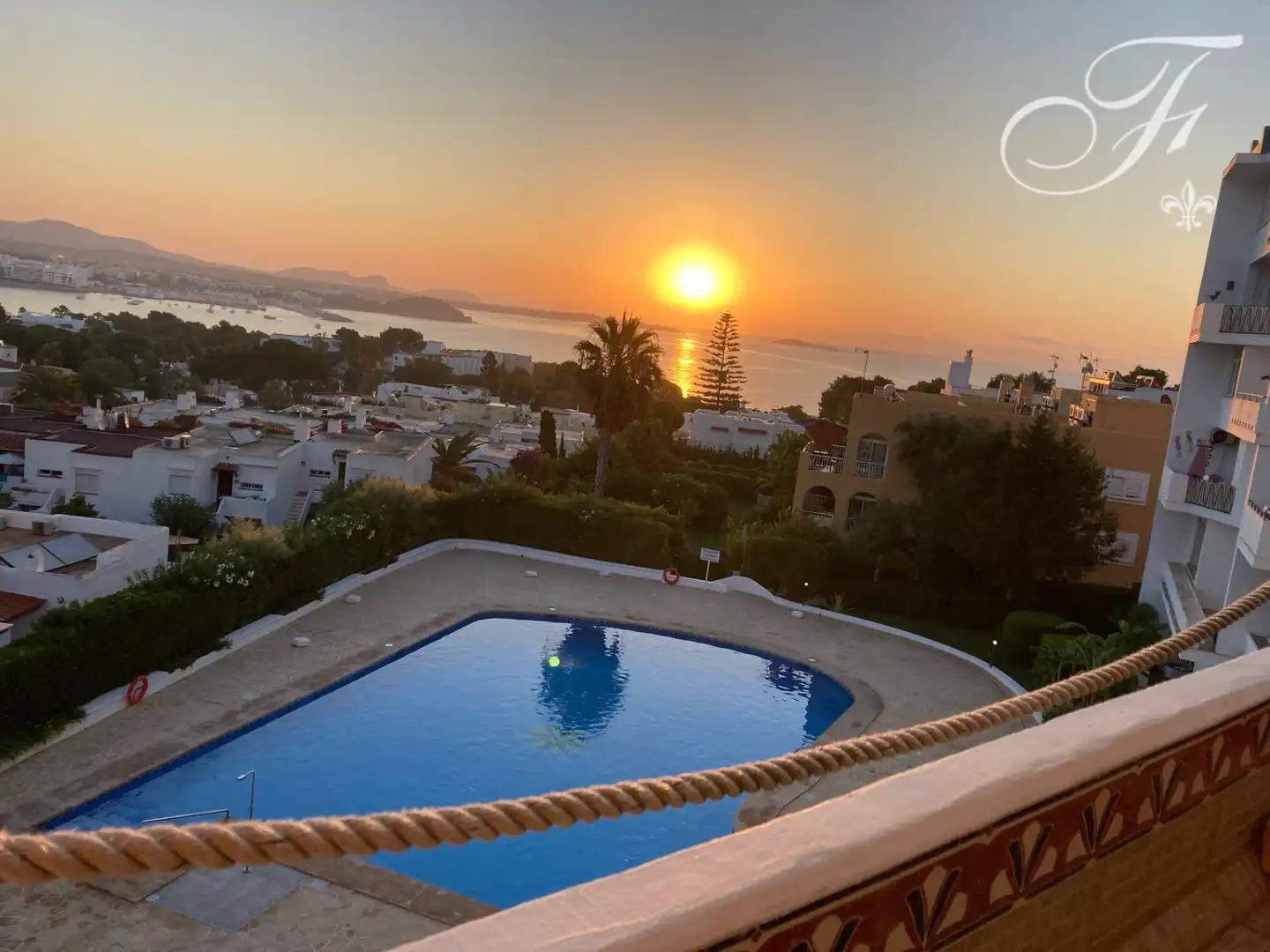 Vista exterior de Piso en venta en Santa Eulària des Riu con Aire acondicionado y Piscina comunitaria