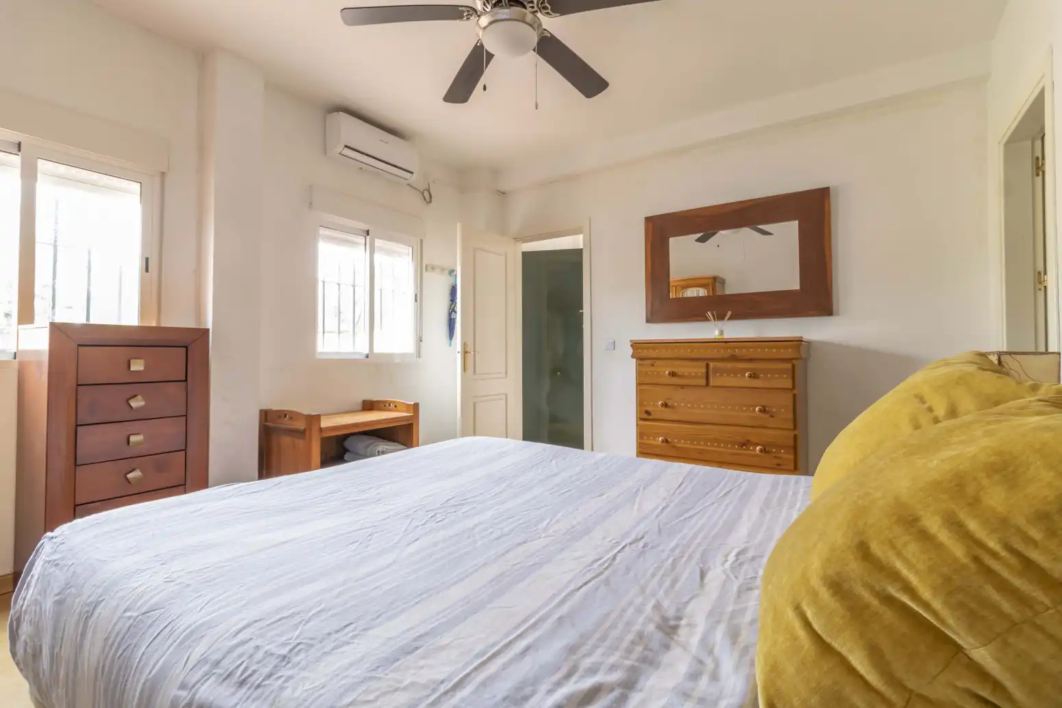 Bedroom of Houses for sale in Carmona  with Air Conditioner, Private garden and Swimming Pool
