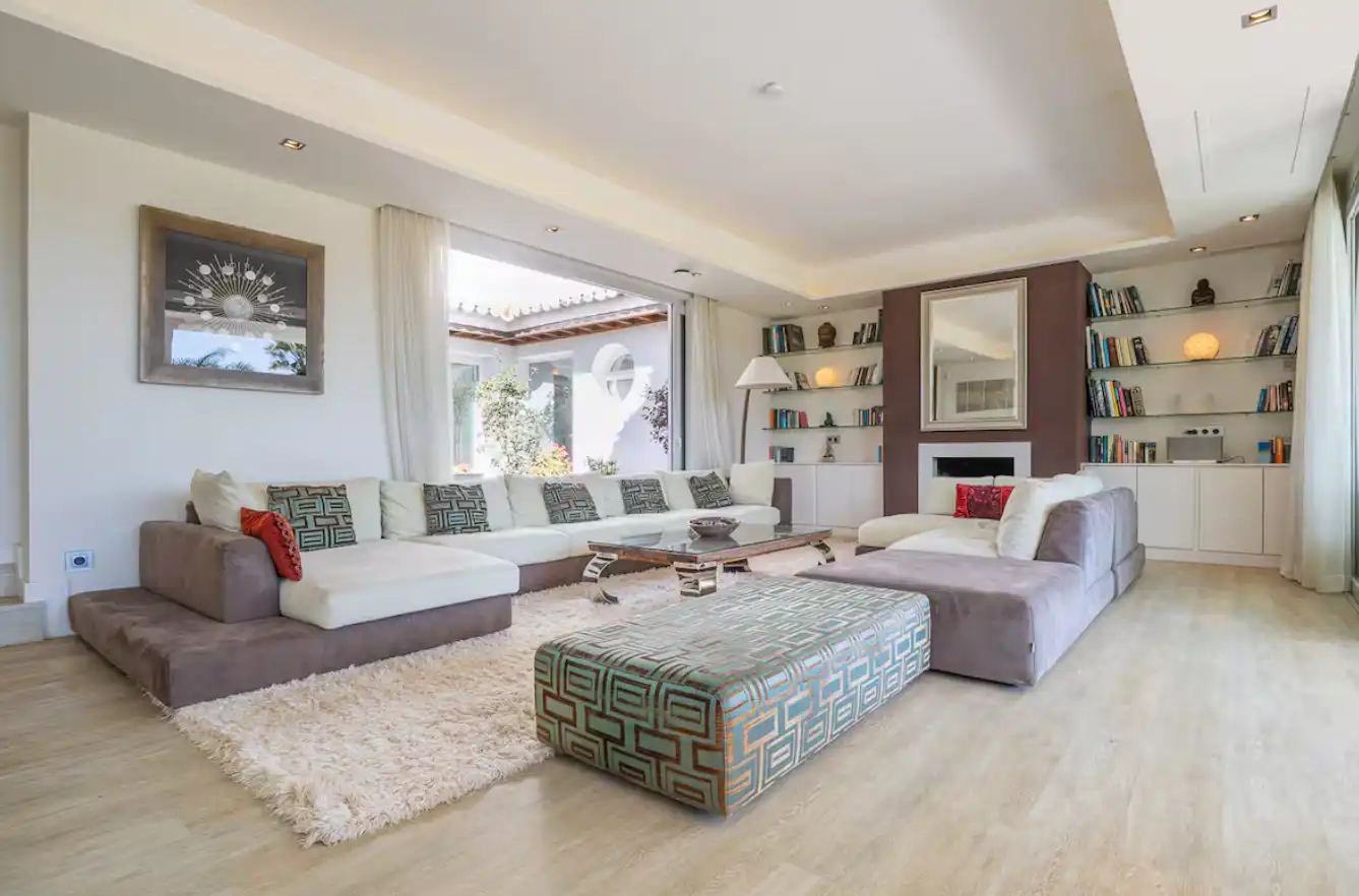 Sala d'estar de Casa o xalet de lloguer en Marbella amb Aire condicionat, Jardí privat i Terrassa