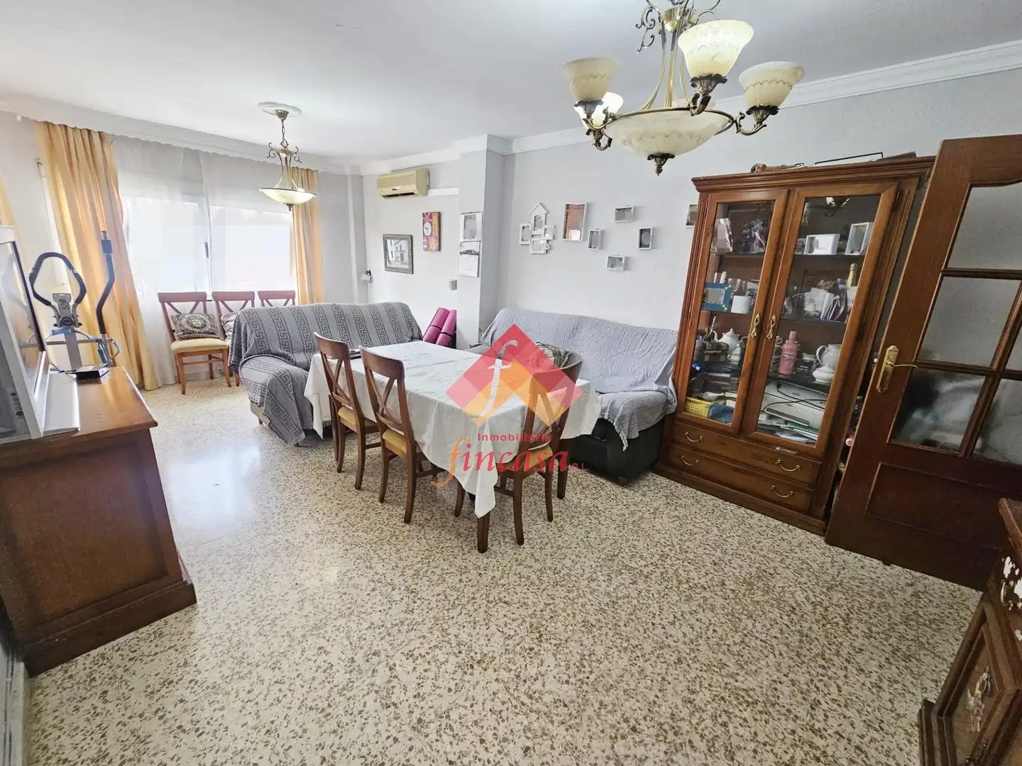 Sala d'estar de Pis en venda en Ronda amb Calefacció, Terrassa i Moblat