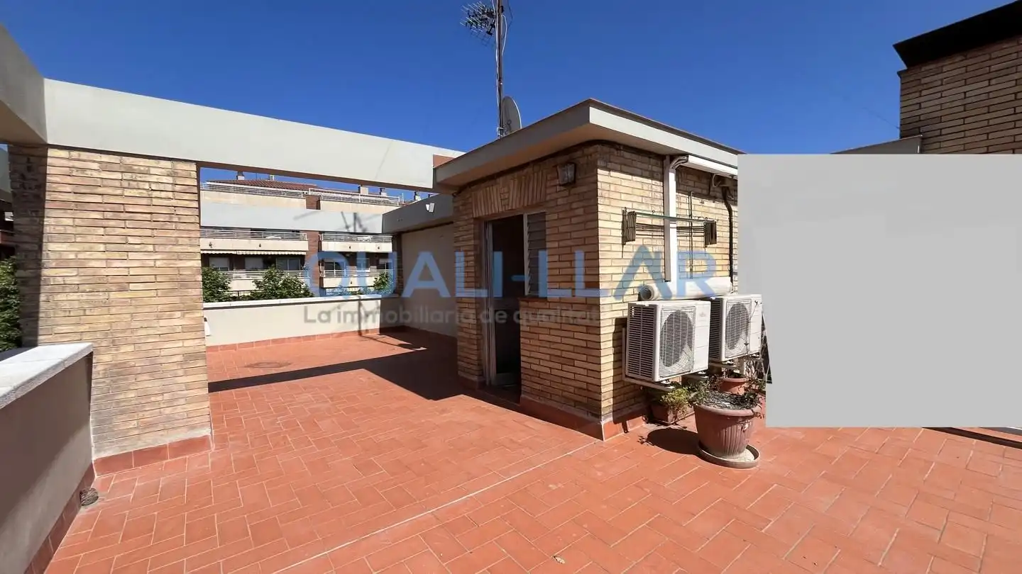 Terrassa de Pis en venda en Sant Feliu de Llobregat amb Aire condicionat, Jardí privat i Parquet