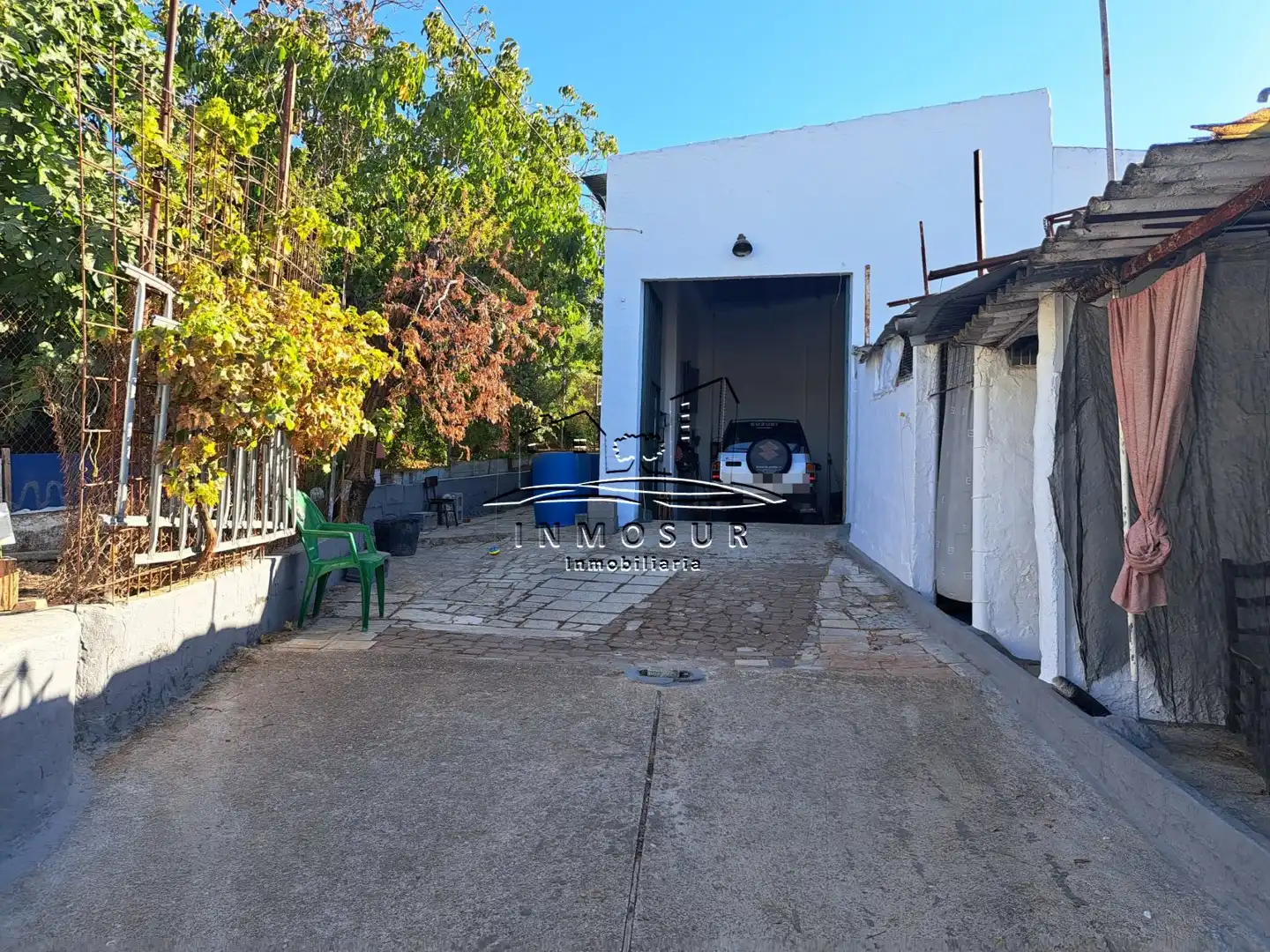 Vista exterior de Nave industrial en venta en Lucena