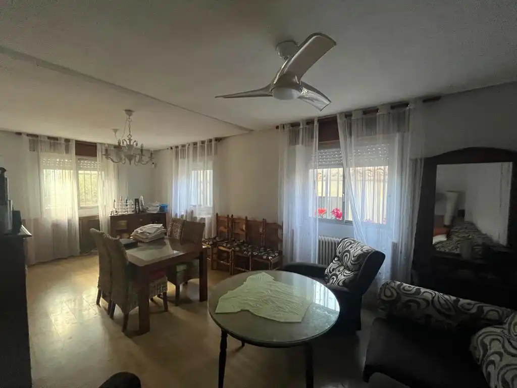 Sala d'estar de Casa o xalet en venda en Albacete amb Calefacció, Jardí privat i Parquet