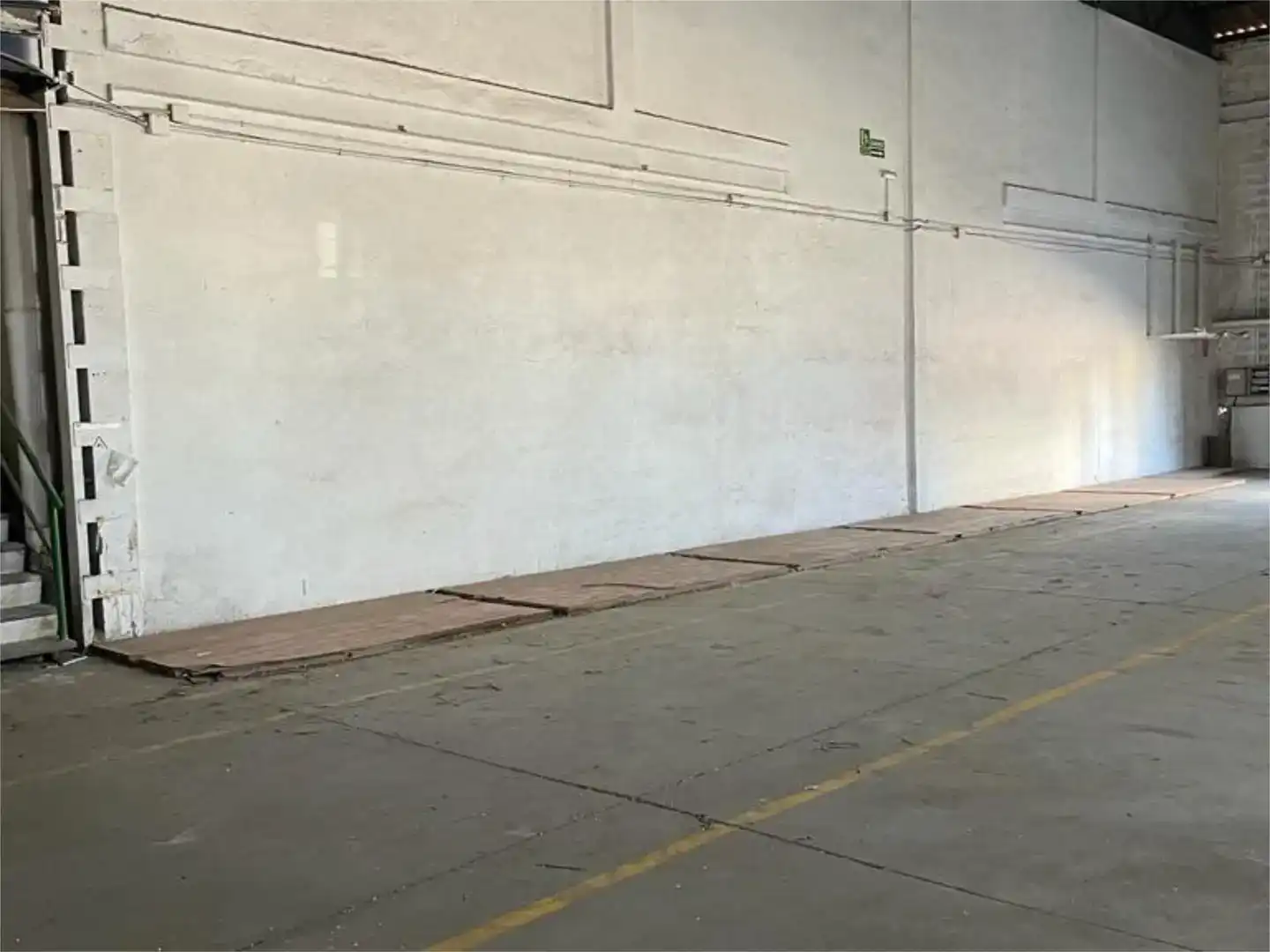 Parkplatz von Fabrikhallen zur Miete in Puntales - Zona Franca
