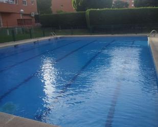 Swimming pool of Apartment to share in  Madrid Capital  with Air Conditioner and Terrace