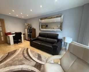 Sala d'estar de Pis en venda en Donostia - San Sebastián  amb Calefacció, Terrassa i Piscina comunitària