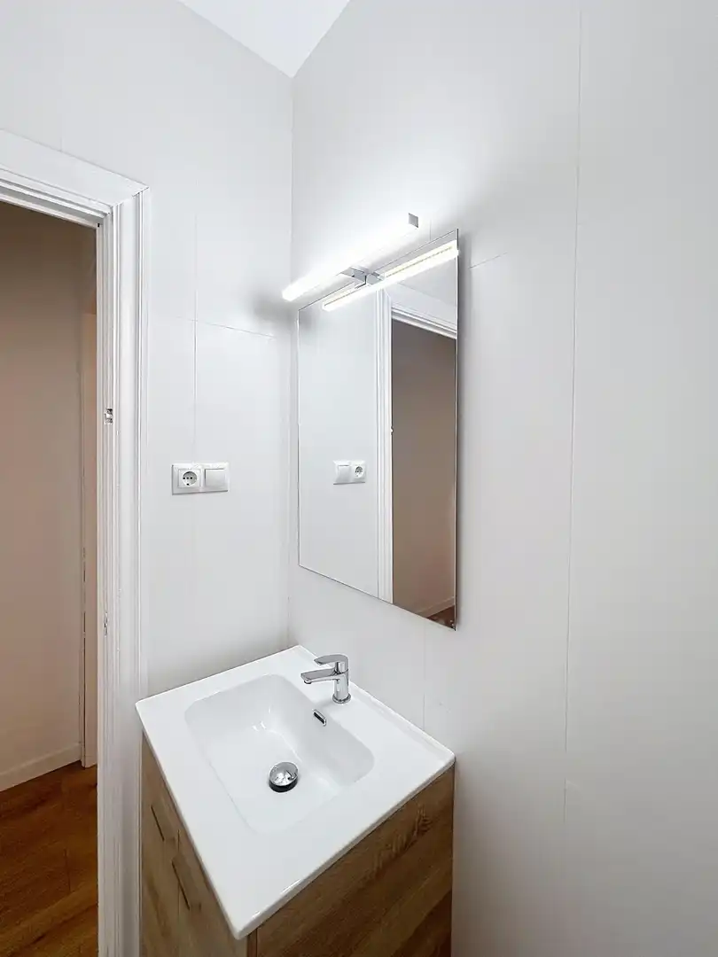 Bathroom of Flat for sale in Barcelona  with Furnished and Alarm
