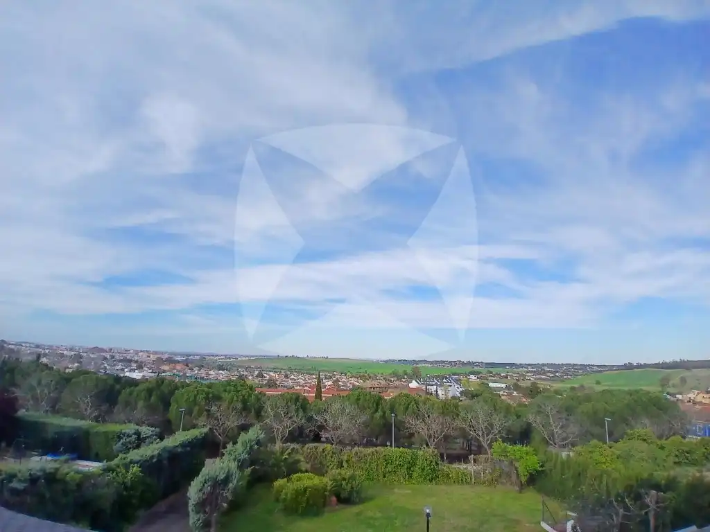 Casa o xalet en venda en Badajoz amb Aire condicionat, Jardí privat i Terrassa