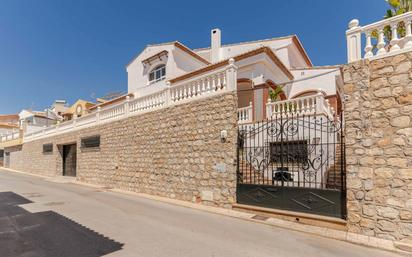 Vista exterior de Casa o xalet en venda en Motril amb Aire condicionat i Piscina