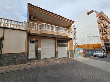 Casa amb balcó en venda a Casco Urbano
