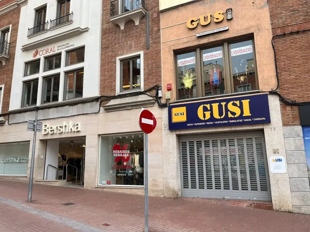 Vista exterior de Local de alquiler en Terrassa