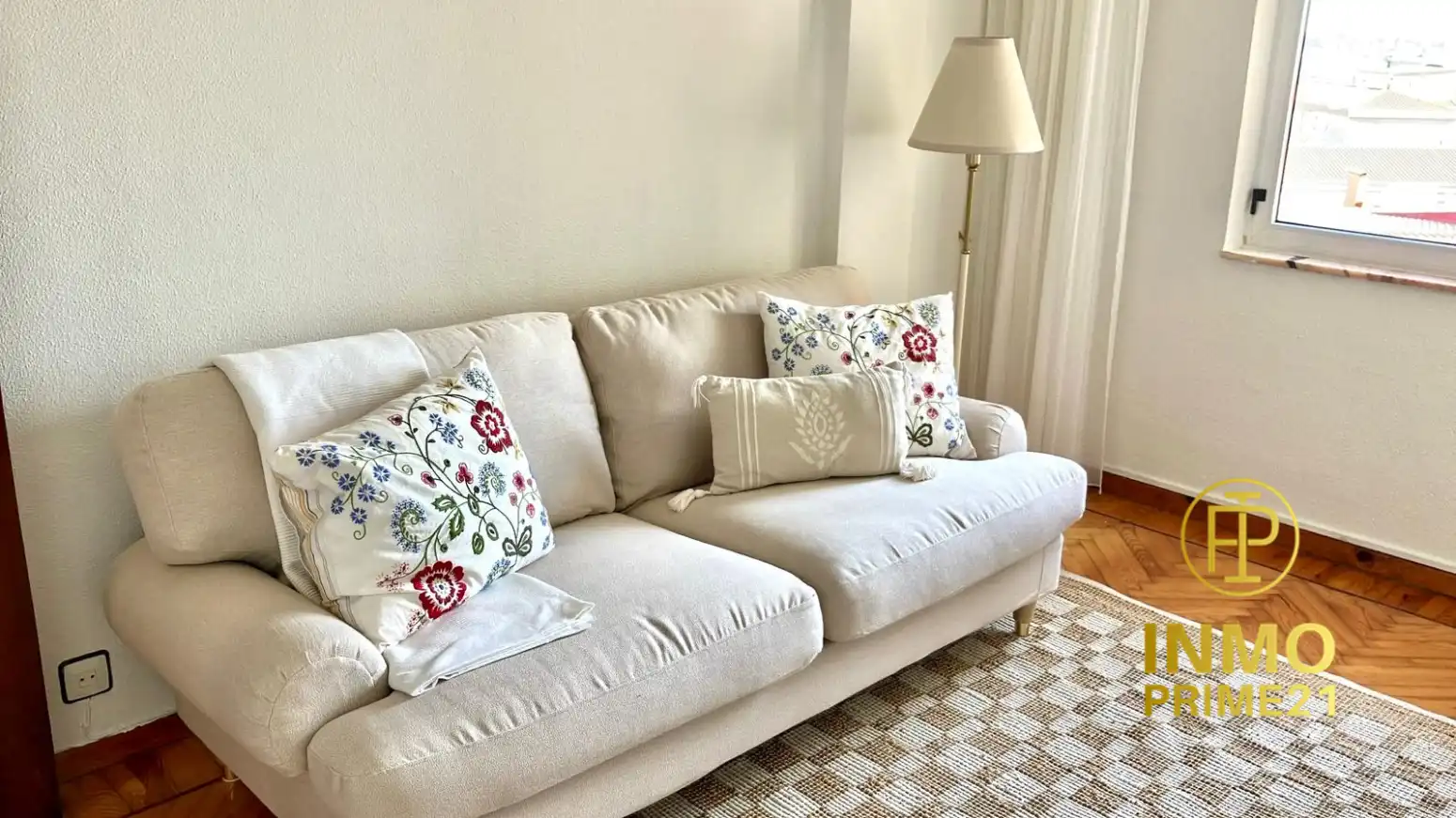 Living room of Flat for rent in Santander  with Heating, Parquet flooring and Furnished