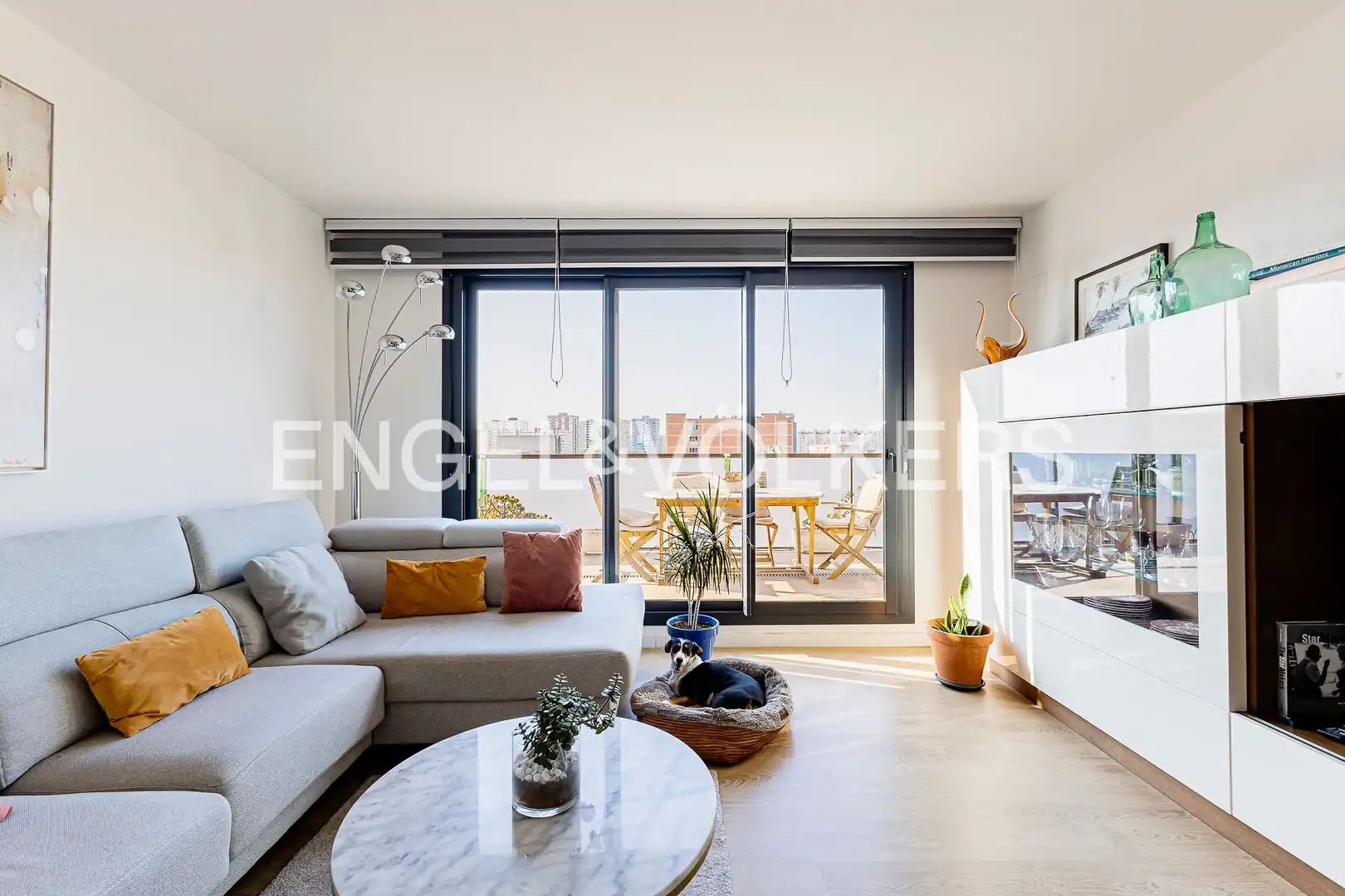 Sala d'estar de Àtic en venda en L'Hospitalet de Llobregat amb Aire condicionat, Calefacció i Parquet
