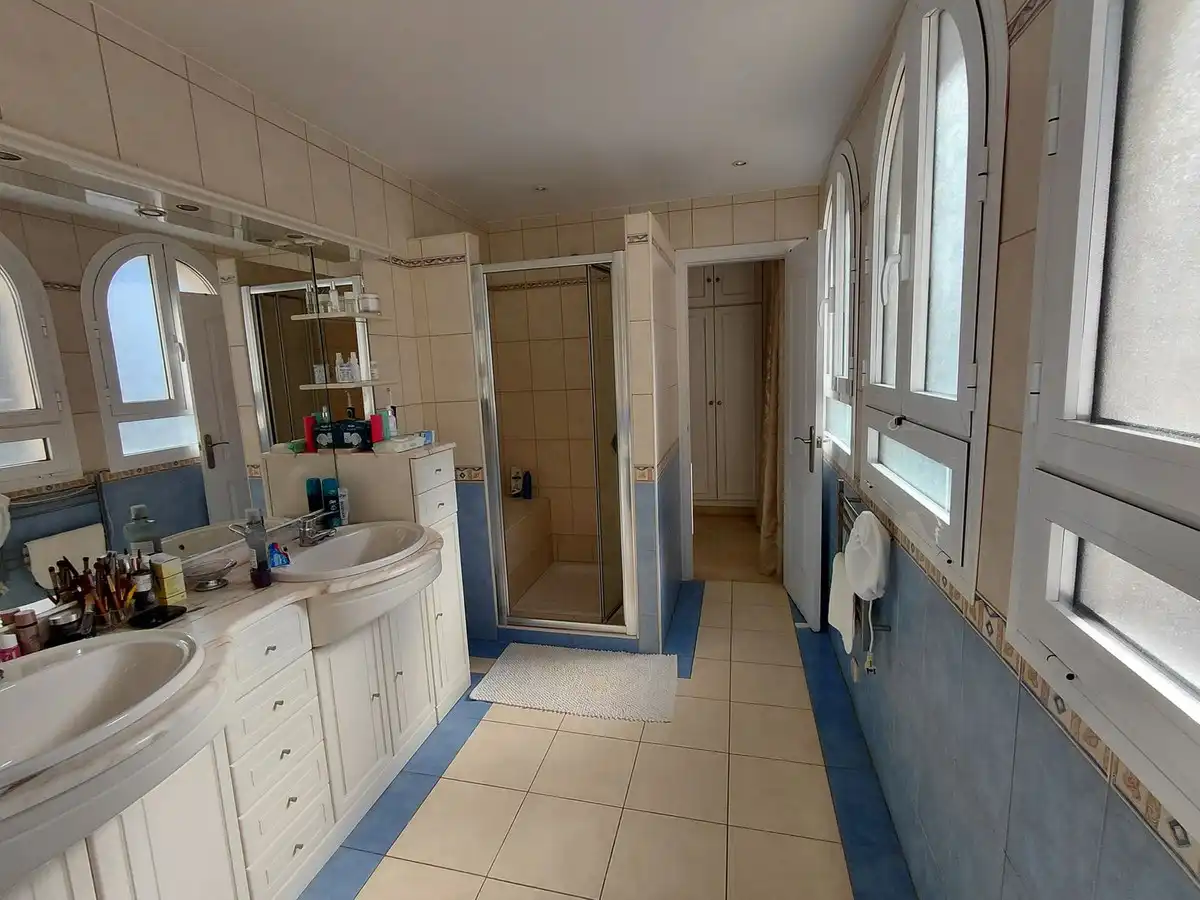 Baño de Ático en venta en Marbella con Terraza, Trastero y Piscina
