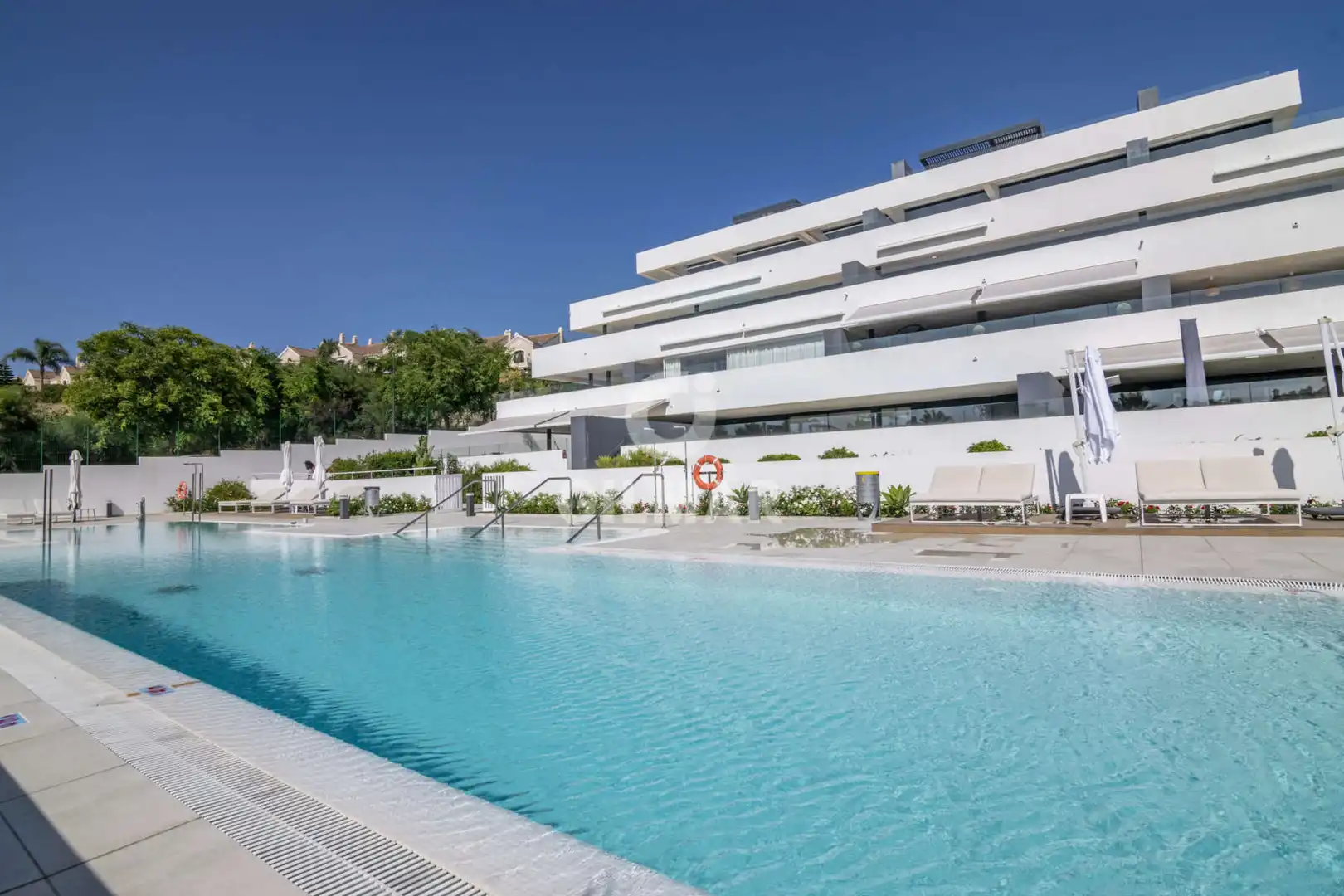 Vista exterior de Apartament en venda en Estepona amb Calefacció, Traster i Piscina