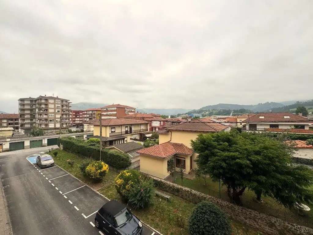 Vista exterior de Piso de alquiler en Los Corrales de Buelna  con Amueblado