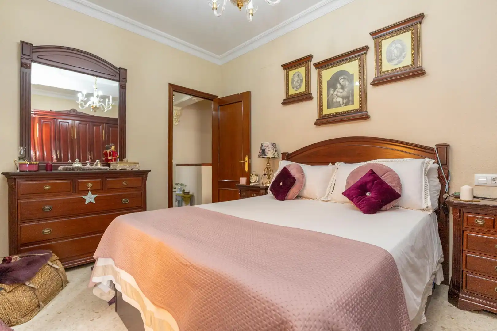 Habitación de Casa adosada en venta en Guillena con Aire acondicionado, Calefacción y Terraza