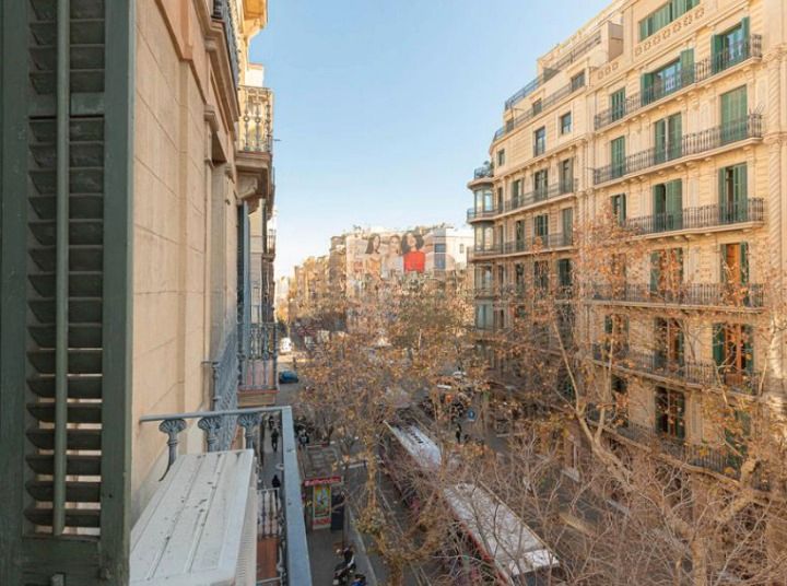 Vista exterior de Pis en venda en  Barcelona Capital amb Aire condicionat i Balcó