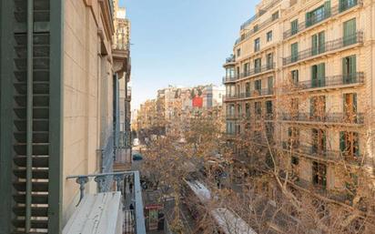 Exterior view of Flat for sale in  Barcelona Capital  with Air Conditioner and Balcony