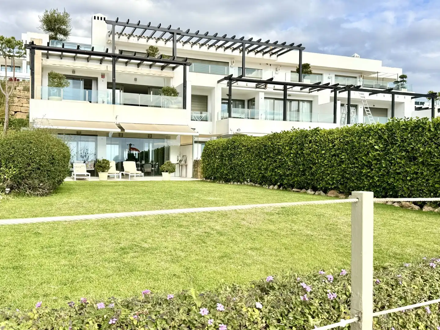 Exterior view of Flat for sale in Benahavís  with Air Conditioner, Terrace and Furnished