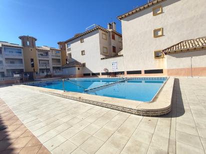 Piscina de Apartament en venda en Elche / Elx amb Calefacció, Terrassa i Piscina comunitària