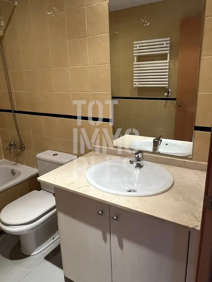 Bathroom of Flat for sale in Girona  with Heating, Terrace and Swimming Pool