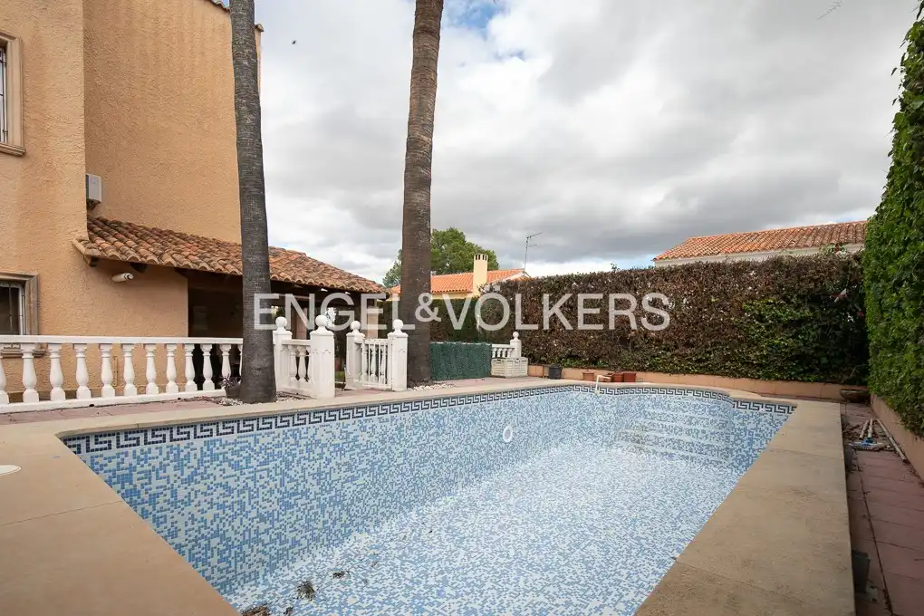 Piscina de Casa o chalet de alquiler en L'Eliana con Aire acondicionado, Calefacción y Jardín privado