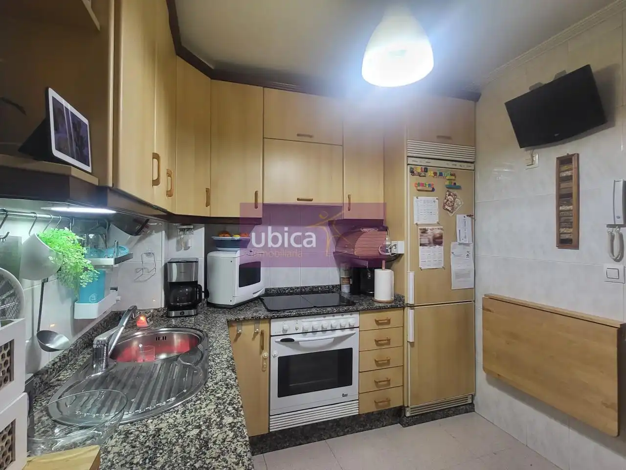 Cocina de Piso en venta en Vigo  con Calefacción, Parquet y Trastero