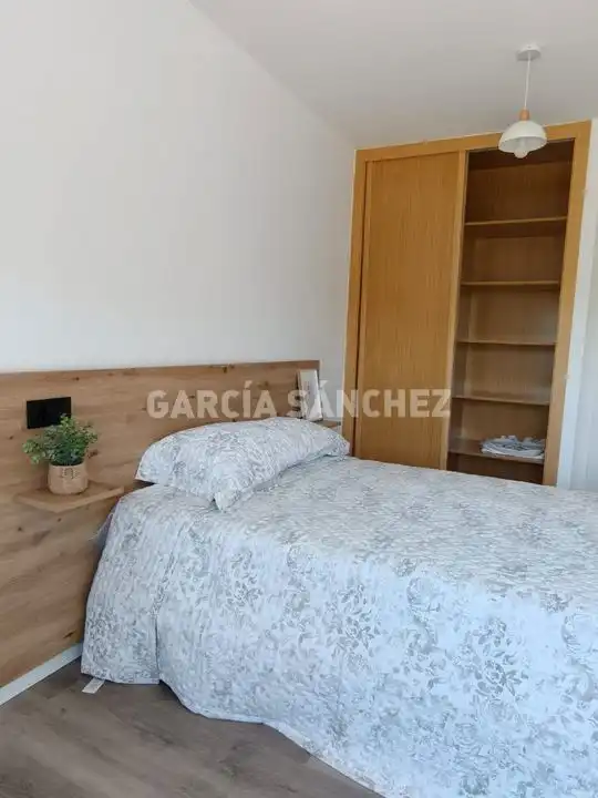 Dormitori de Apartament en venda en Boiro amb Traster, Moblat i Forn