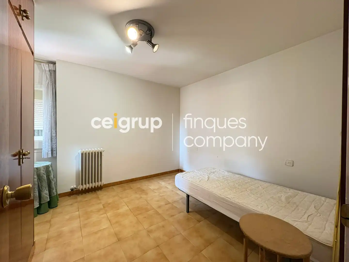 Flat for rent in Girona  with Heating and Furnished
