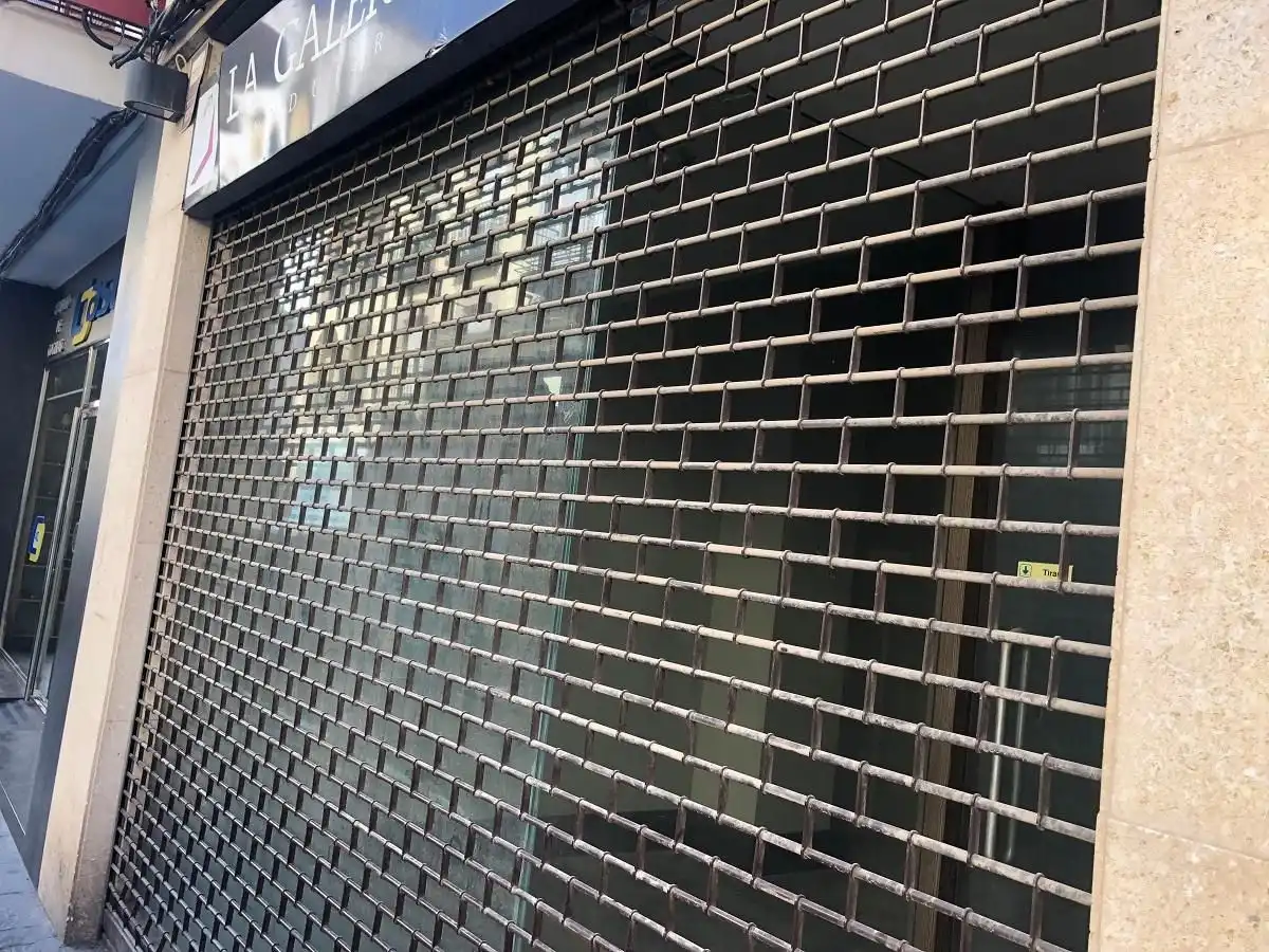 Local comercial en venda a Calle Ramón y Cajal, imagen 2