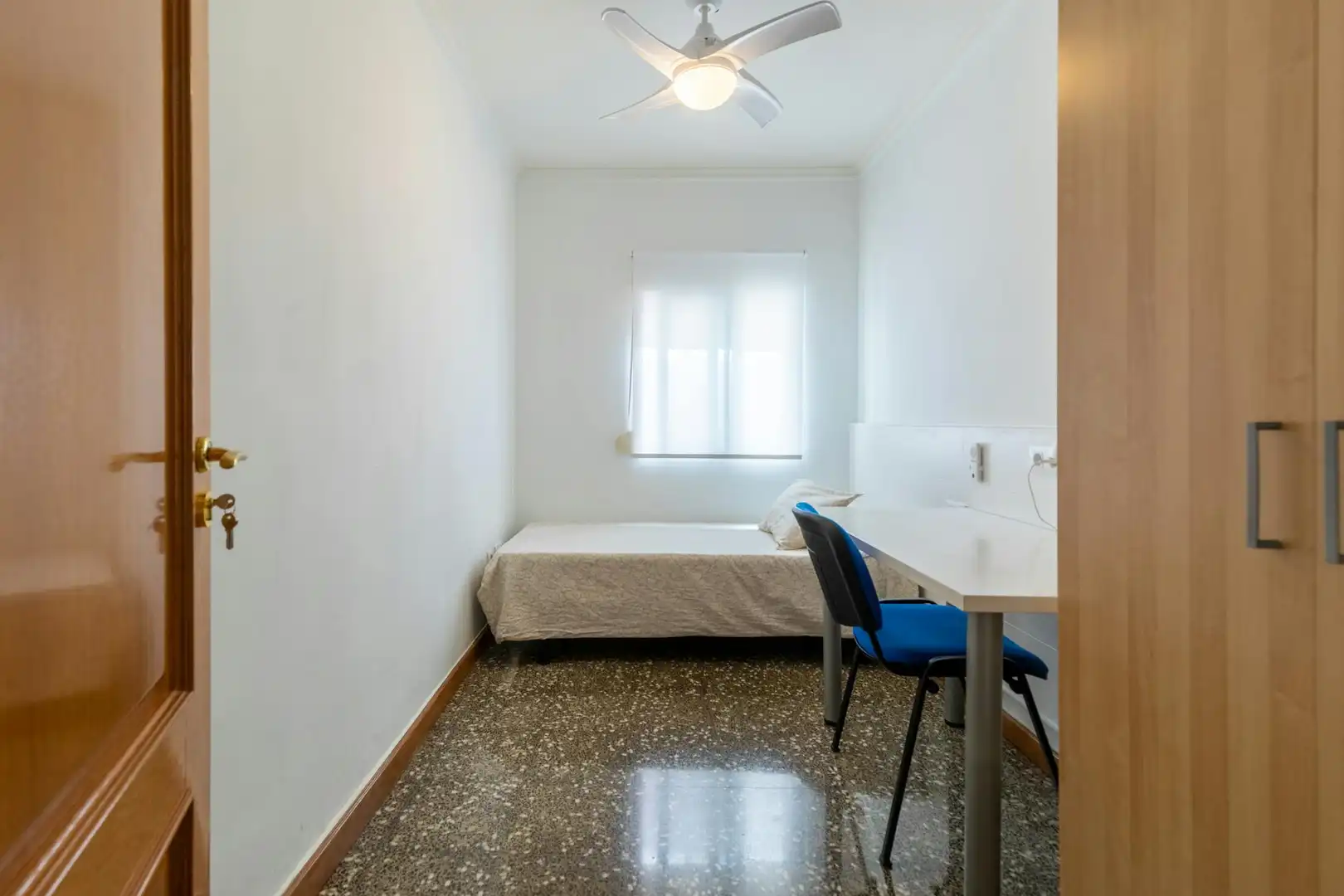 Schlafzimmer von Wohnung zur untervermieten in Valencia mit Waschmaschine