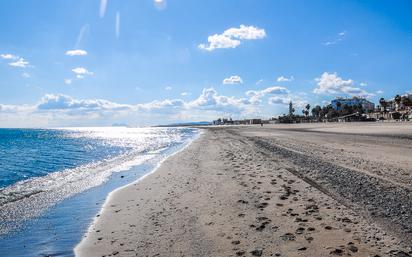 Außenansicht von Wohnungen zum verkauf in Estepona mit Klimaanlage und Terrasse