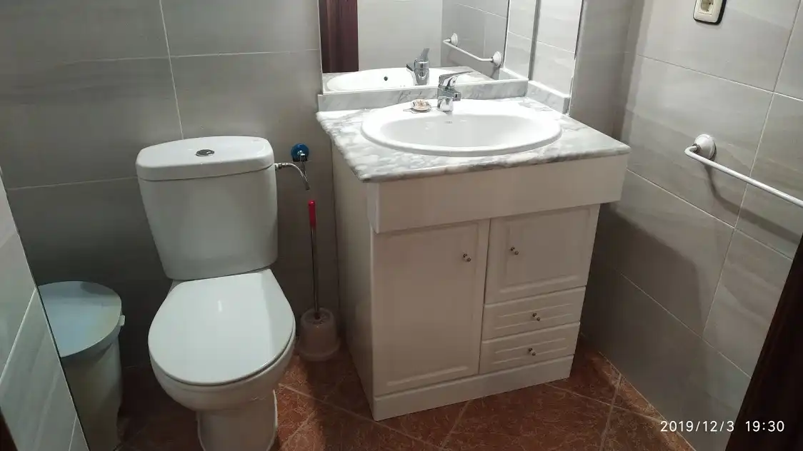 Baño de Piso de alquiler en Linares con Aire acondicionado, Calefacción y Amueblado