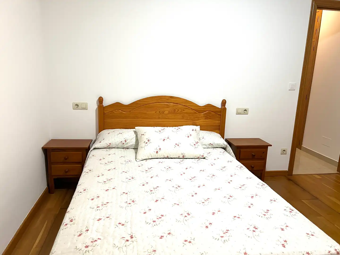 Habitación de Apartamento de alquiler en Lugo con Calefacción, Parquet y Amueblado