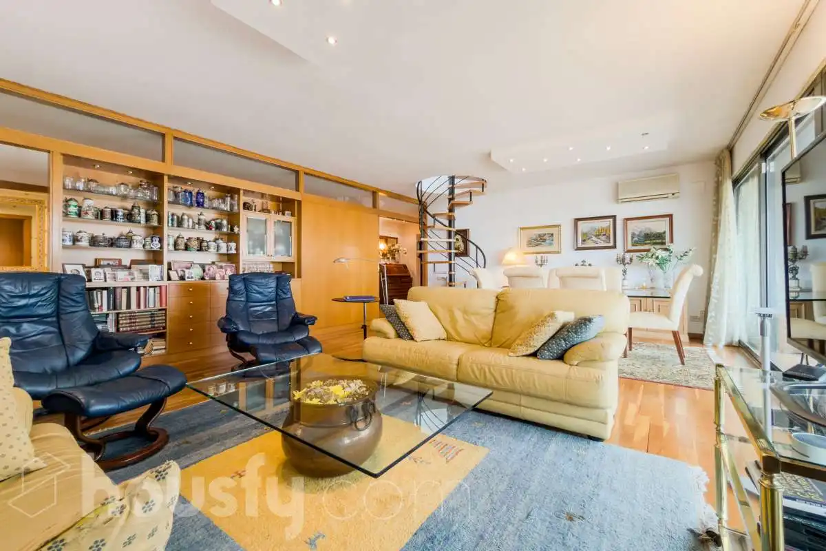 Sala de estar de Piso en venta en Barcelona con Aire acondicionado, Calefacción y Jardín privado