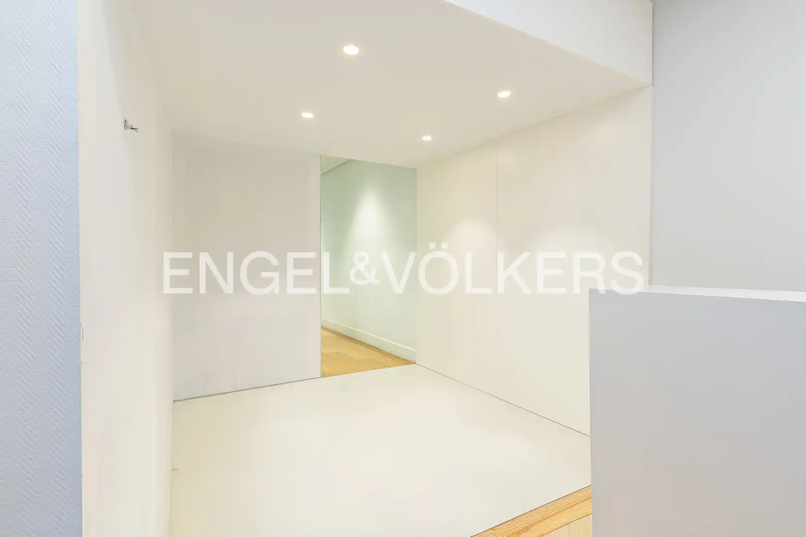 Piso en venta en Madrid con Calefacción, Trastero y Balcón