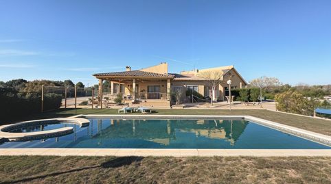 Espectacular chalet con piscina y  parcela de 21.900 m2  en  Almansa