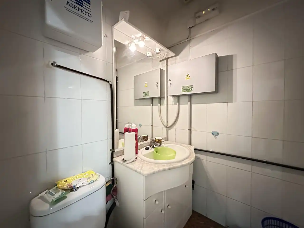 Badezimmer von Geschaftsraum zum Verkauf in Alicante / Alacant mit Klimaanlage