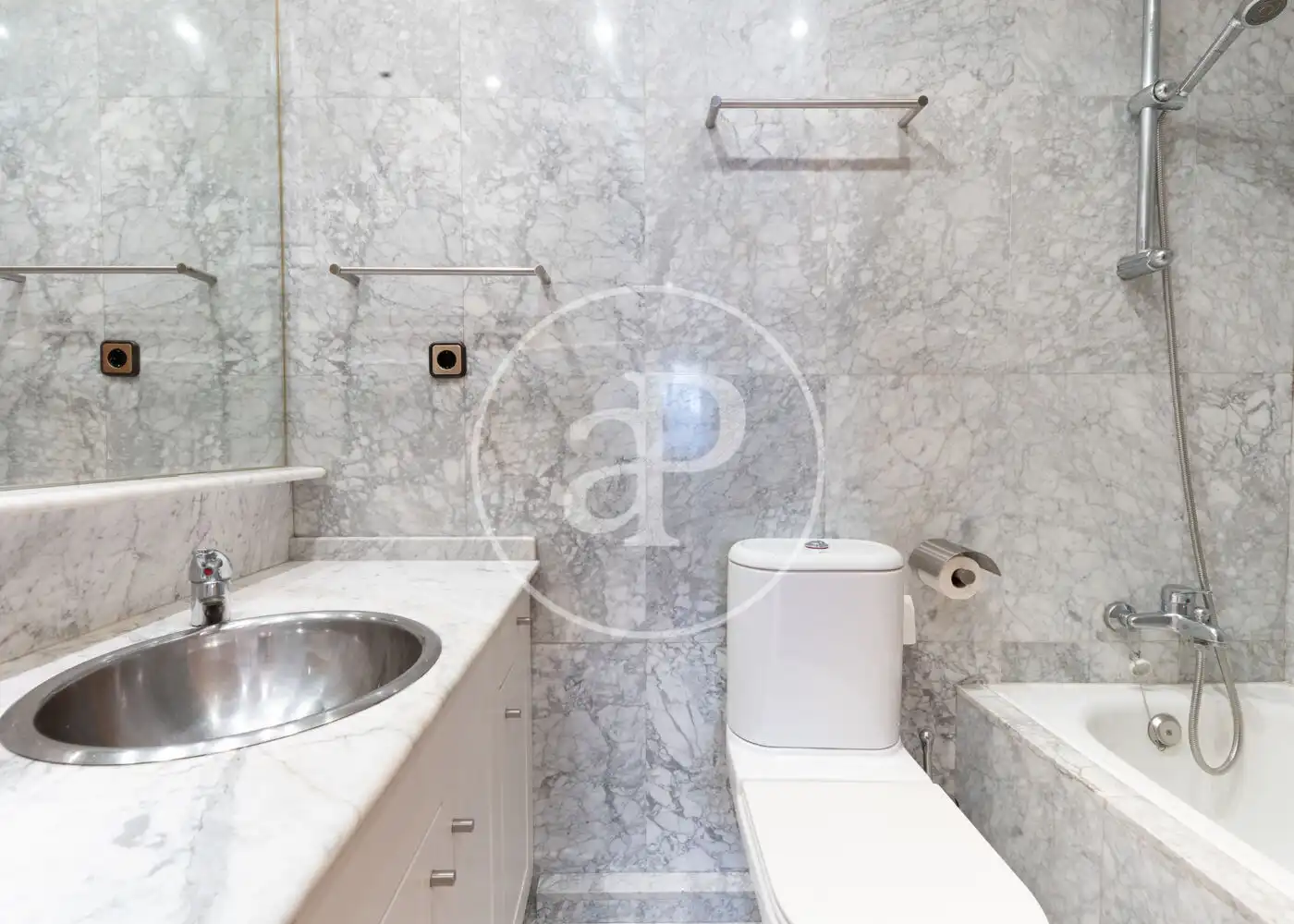 Flat for rent in Calle de María de Guzmán, Ríos Rosas - Nuevos Ministerios