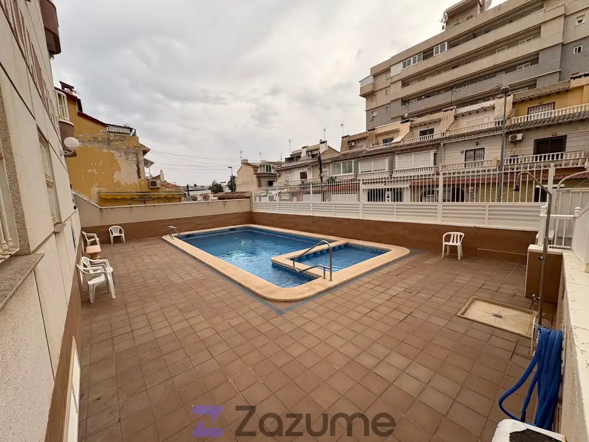 Piscina de Piso de alquiler en Torrevieja con Aire acondicionado, Calefacción y Terraza