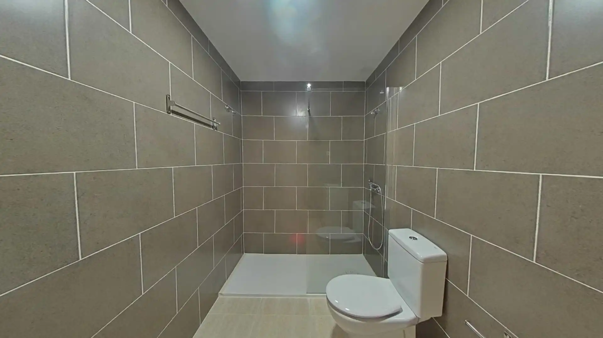 Baño de Piso en venta en Ripollet con Calefacción y Terraza
