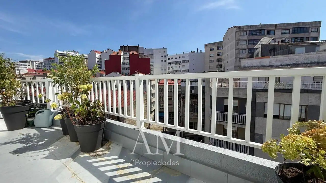 Terrassa de Dúplex en venda en Vigo  amb Calefacció, Terrassa i Traster
