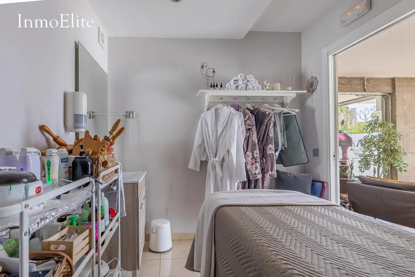 Habitación de Local en venta en Madrid con Aire acondicionado y Alarma
