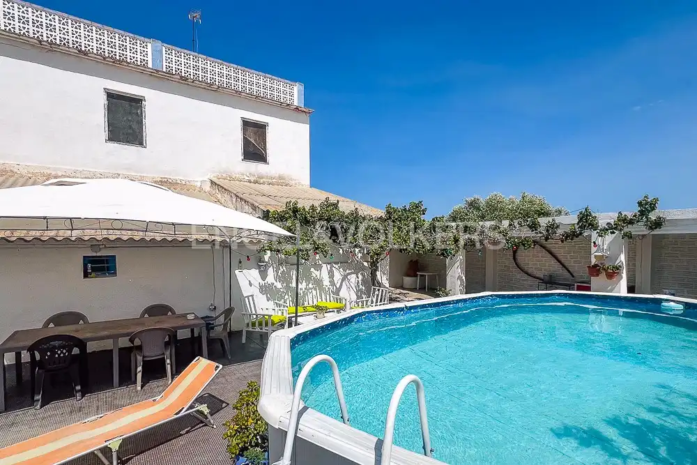 Vista exterior de Casa o xalet en venda en Riba-roja de Túria amb Aire condicionat, Calefacció i Jardí privat